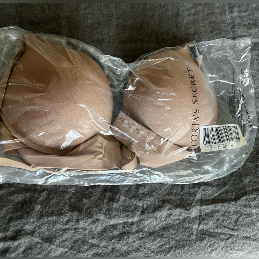 NWT and original packaging Victoria Secret bra size 38B